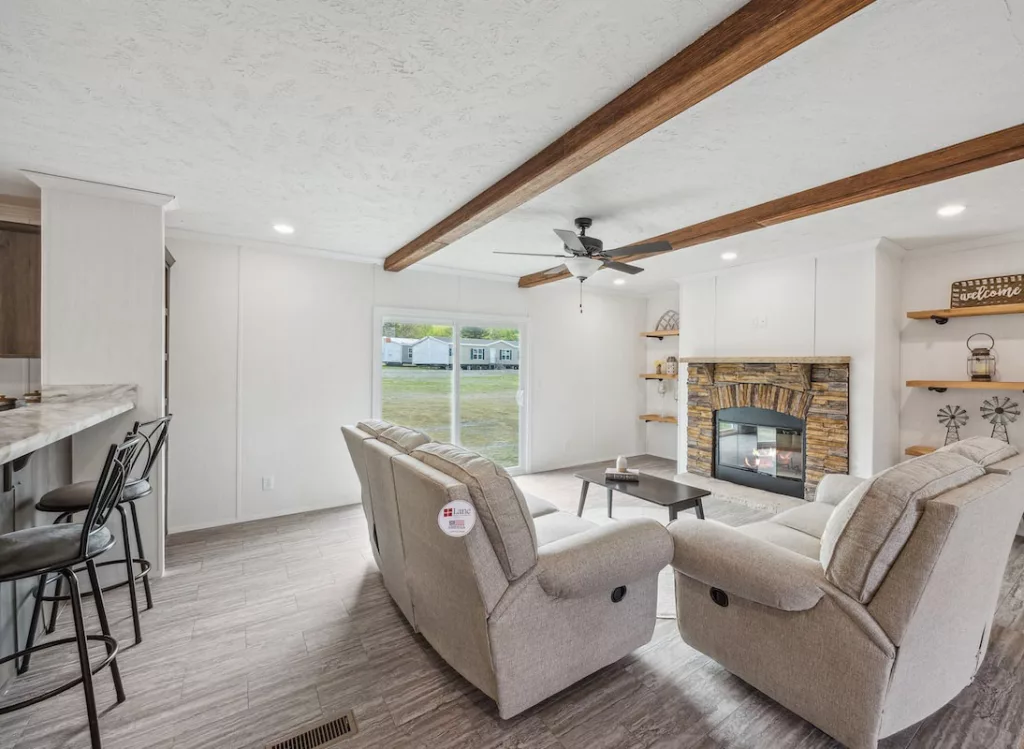 MD-62-32-Rubicon-living