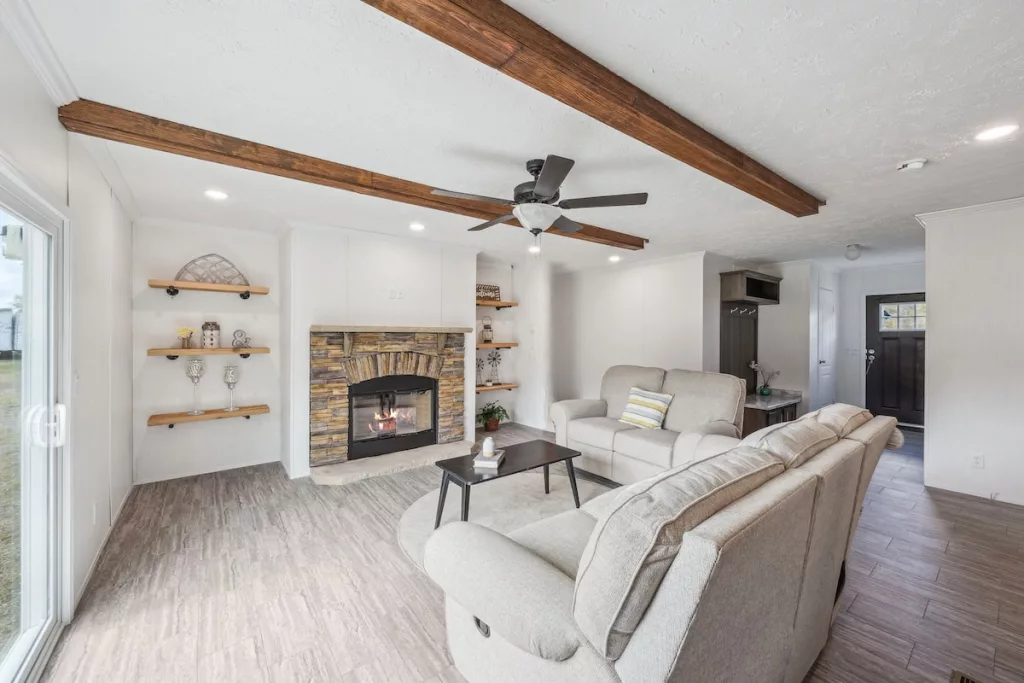 MD-62-32-Rubicon-living3