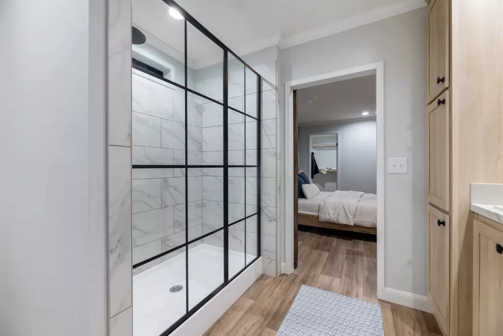 Pegasus master bathroom to bedroom